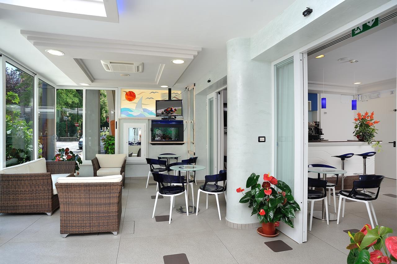 Hotel Amedeo Misano Adriatico Εξωτερικό φωτογραφία