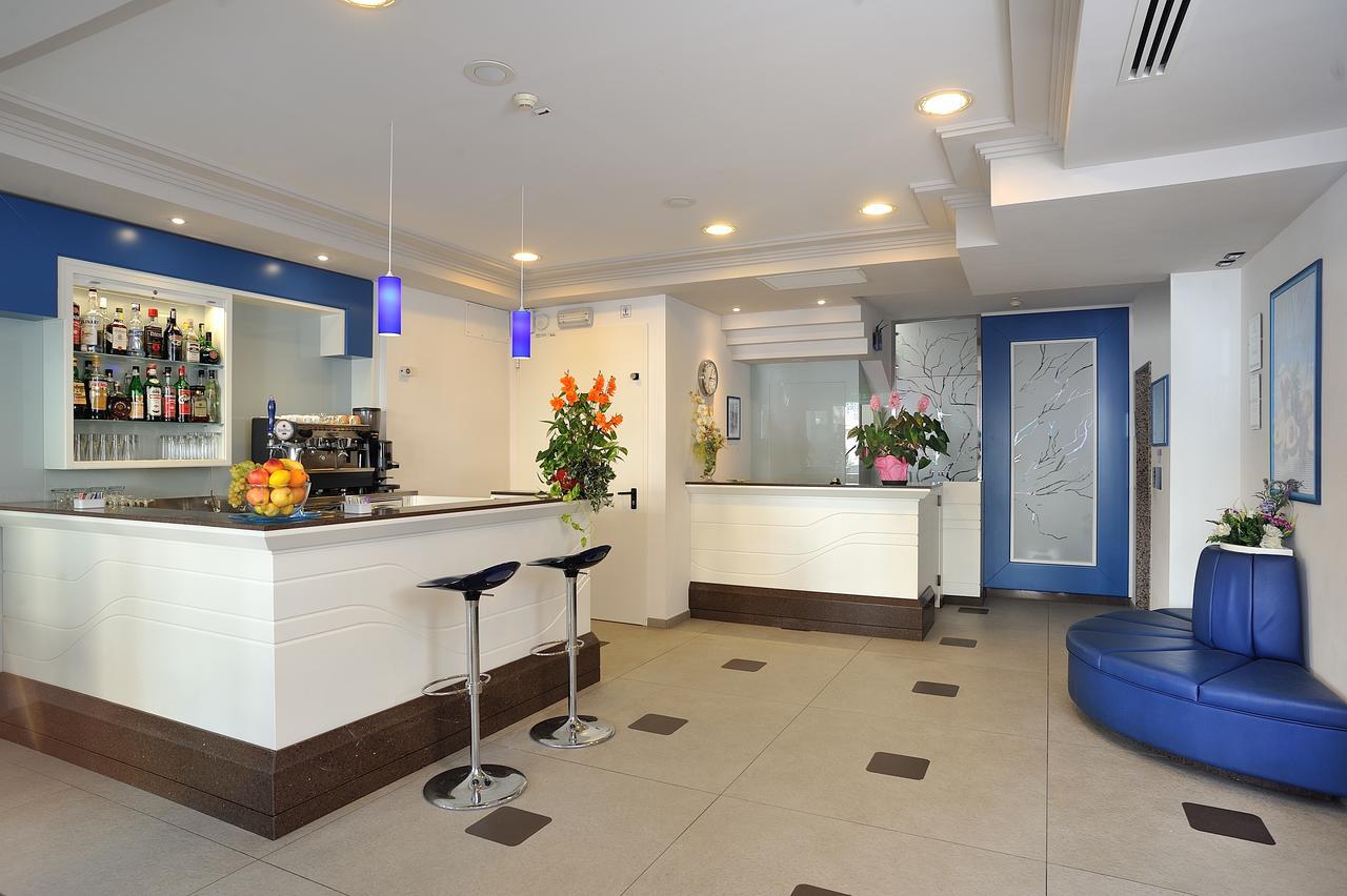 Hotel Amedeo Misano Adriatico Εξωτερικό φωτογραφία