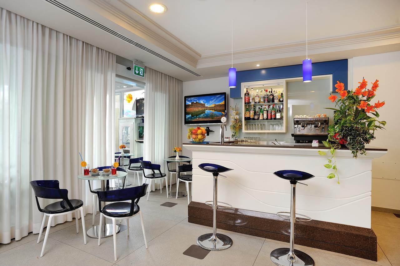 Hotel Amedeo Misano Adriatico Εξωτερικό φωτογραφία