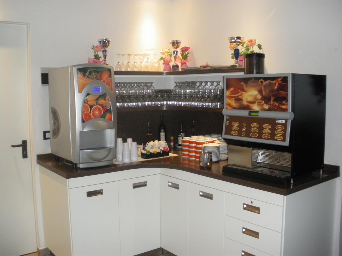 Hotel Amedeo Misano Adriatico Εξωτερικό φωτογραφία