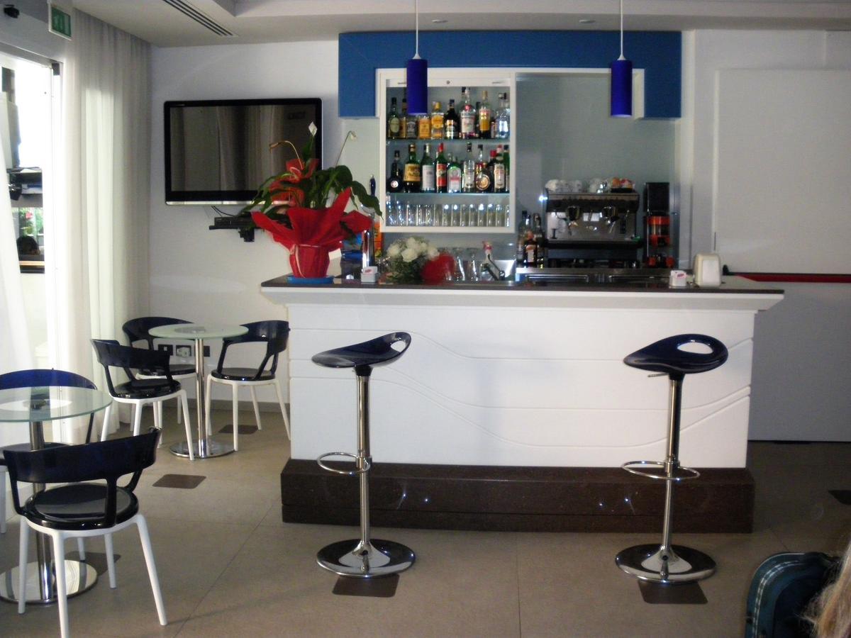 Hotel Amedeo Misano Adriatico Εξωτερικό φωτογραφία