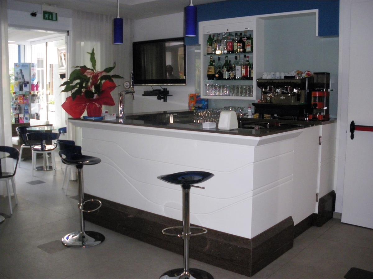 Hotel Amedeo Misano Adriatico Εξωτερικό φωτογραφία