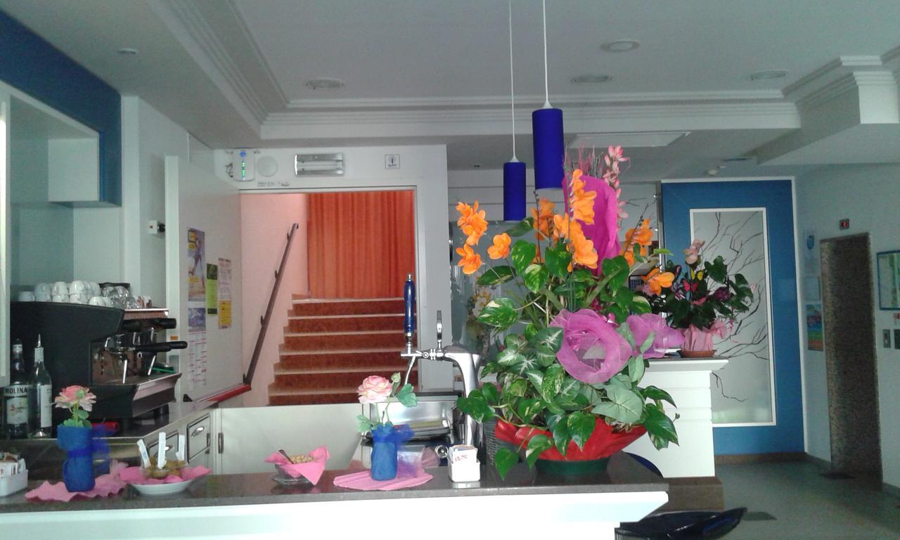 Hotel Amedeo Misano Adriatico Εξωτερικό φωτογραφία