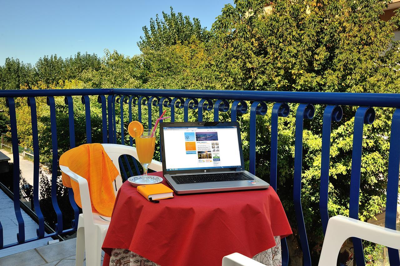 Hotel Amedeo Misano Adriatico Εξωτερικό φωτογραφία
