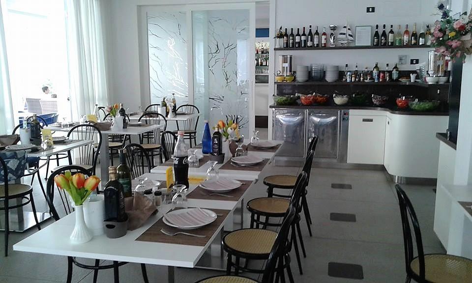 Hotel Amedeo Misano Adriatico Εξωτερικό φωτογραφία