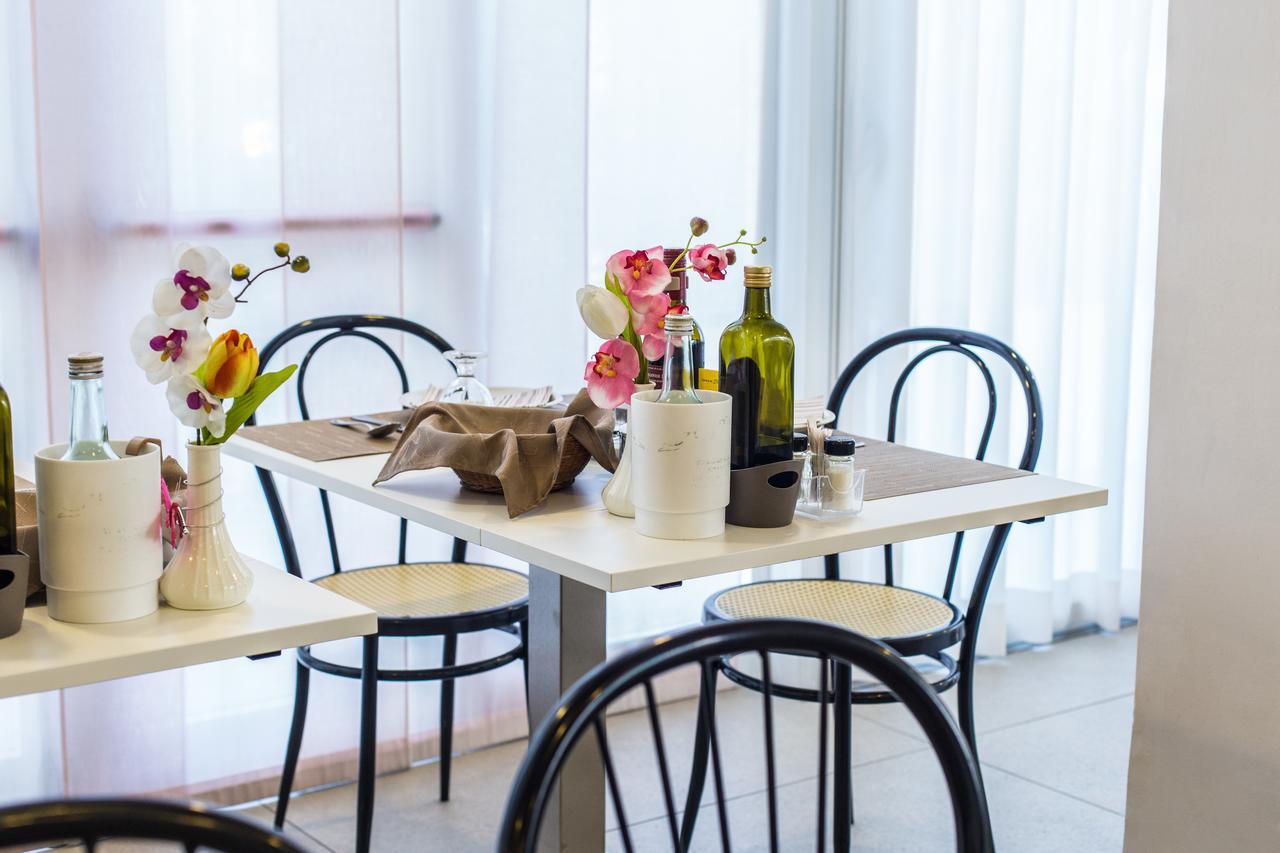 Hotel Amedeo Misano Adriatico Εξωτερικό φωτογραφία