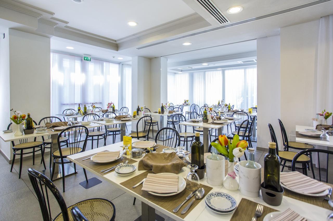 Hotel Amedeo Misano Adriatico Εξωτερικό φωτογραφία
