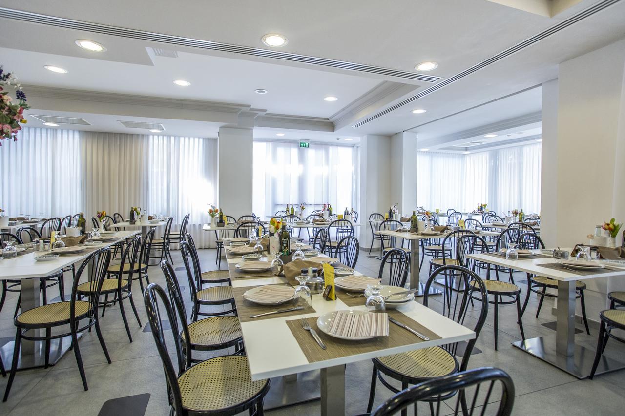 Hotel Amedeo Misano Adriatico Εξωτερικό φωτογραφία